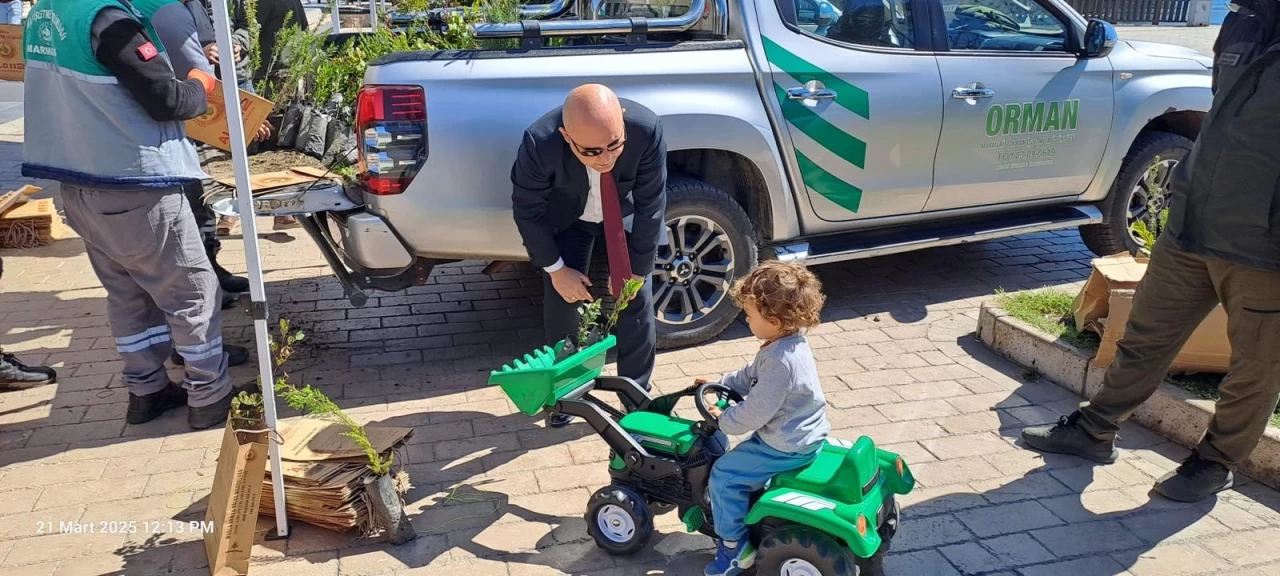Fidan Dağıtımı Şenlik Havasında Geçti!