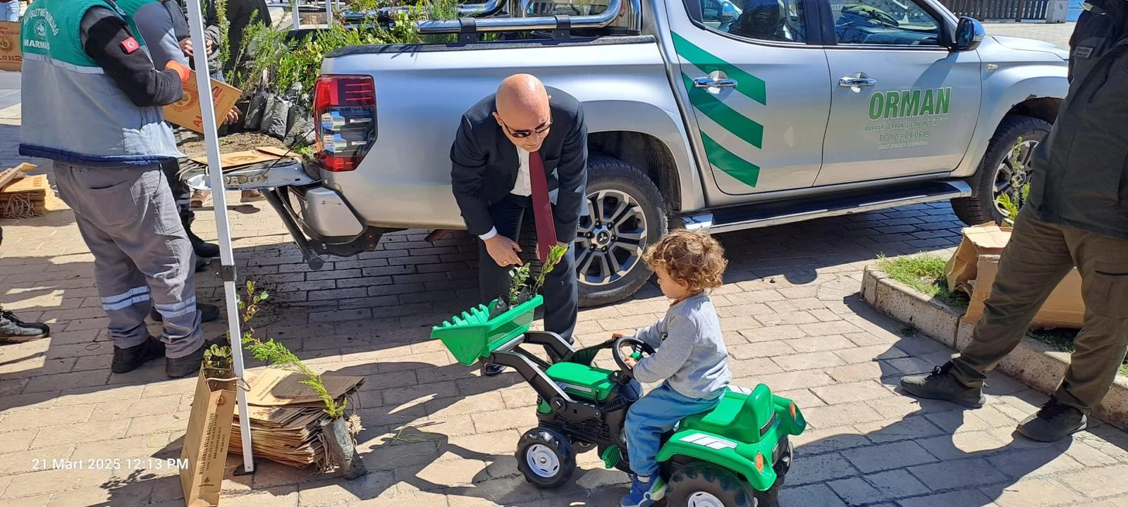 Fidan Dağıtımı Şenlik Havasında Geçti!